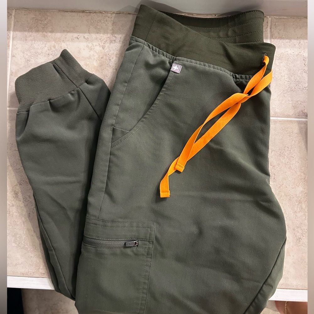 Figs Moss green joggers